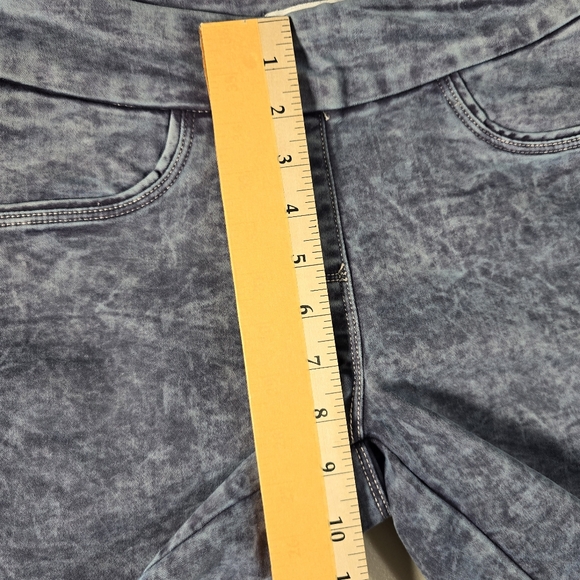 Liz Claiborne Amber Short MId-Rise Pull On Comfort Stretch Khaki Shorts Sz 4 - Picture 9 of 12